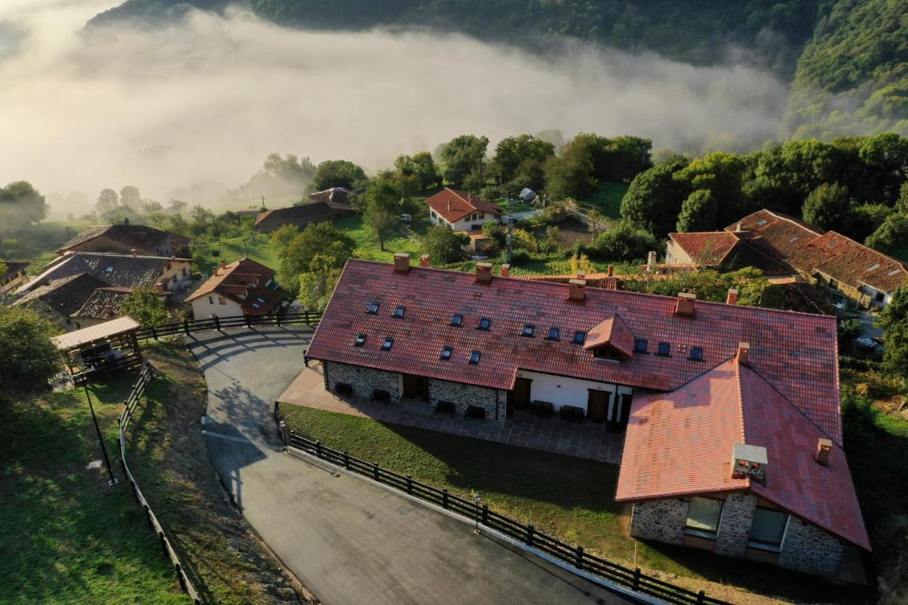 Apartamentos Los Picos De Europa Colio 外观 照片