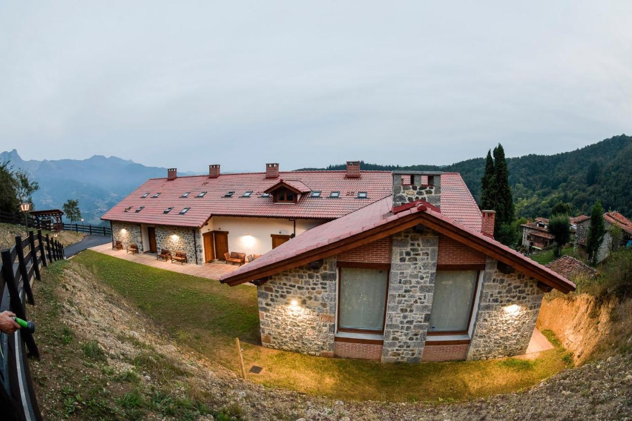 Apartamentos Los Picos De Europa Colio 外观 照片
