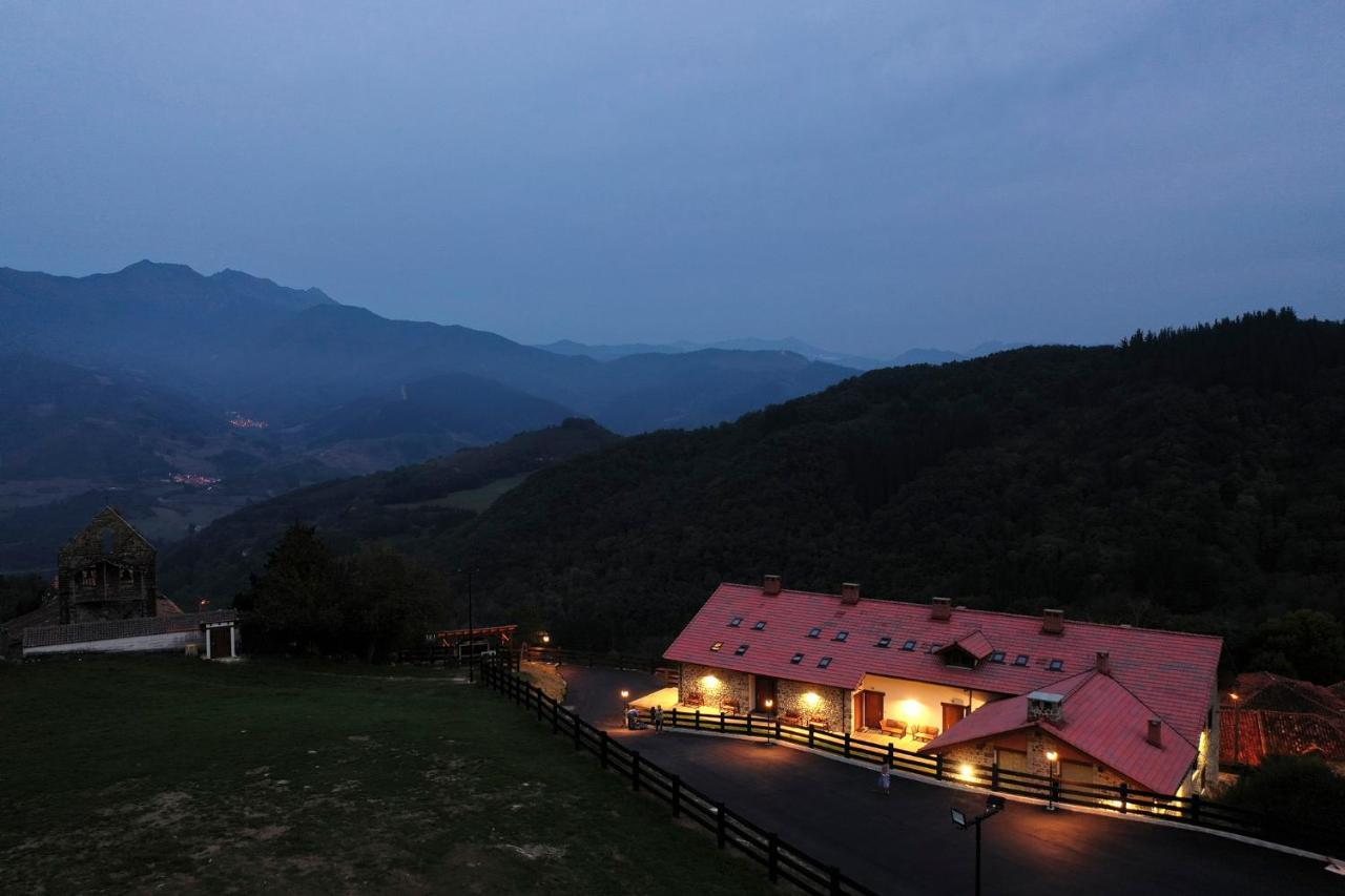 Apartamentos Los Picos De Europa Colio 外观 照片