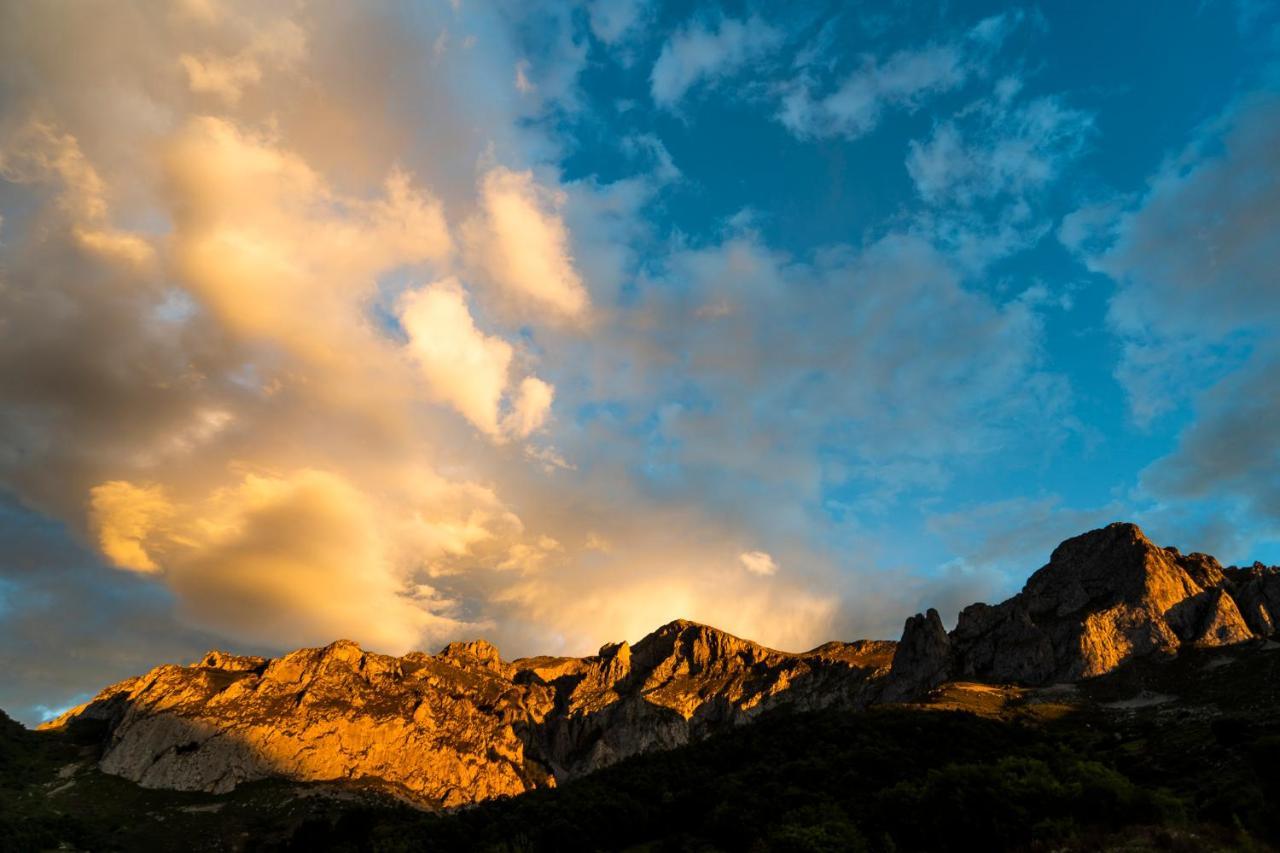 Apartamentos Los Picos De Europa Colio 外观 照片