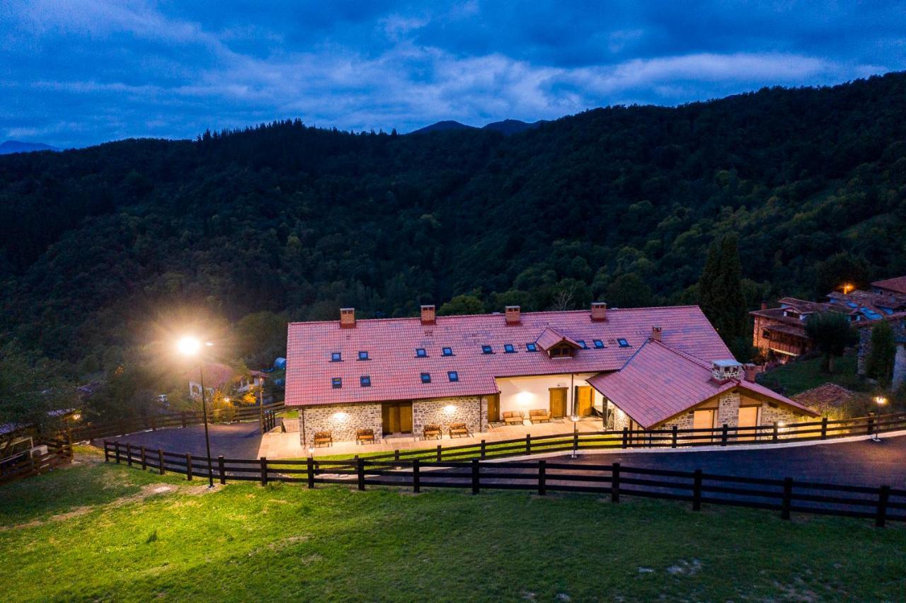 Apartamentos Los Picos De Europa Colio 外观 照片