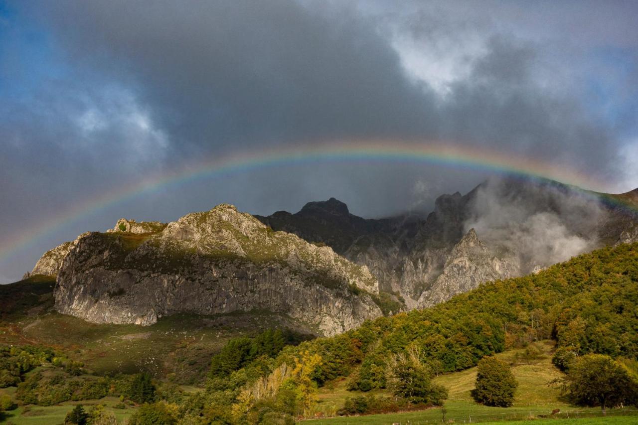Apartamentos Los Picos De Europa Colio 外观 照片