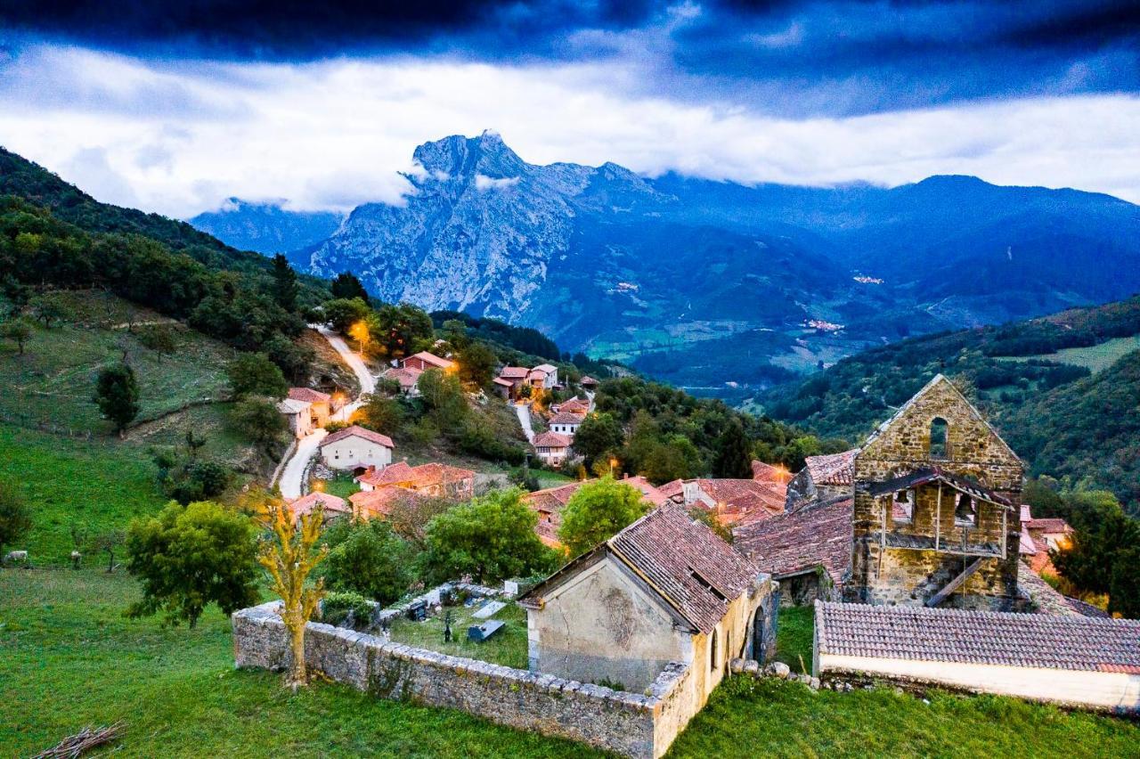 Apartamentos Los Picos De Europa Colio 外观 照片