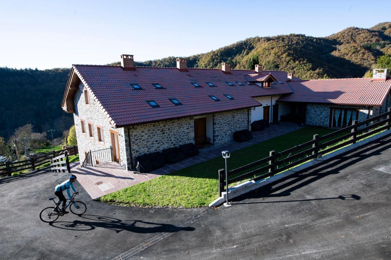 Apartamentos Los Picos De Europa Colio 外观 照片