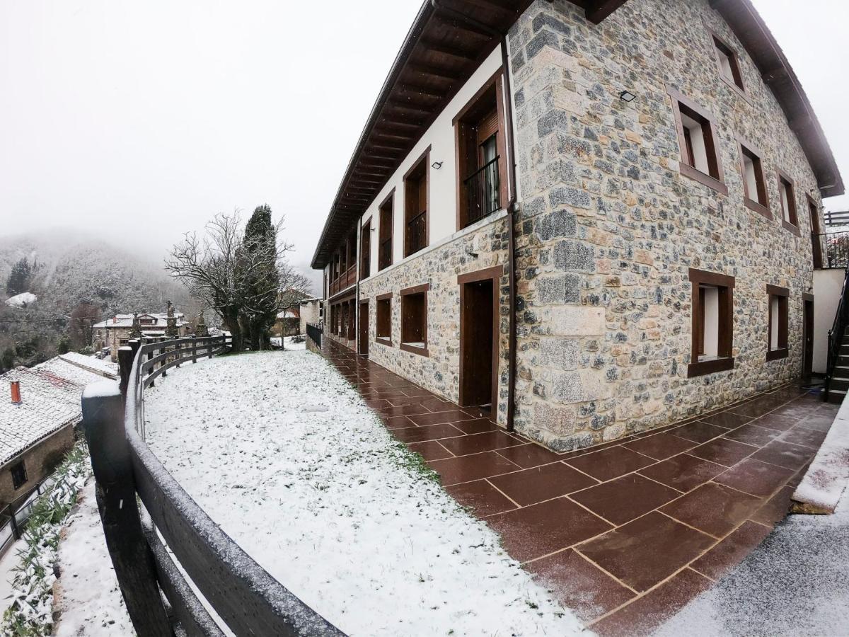 Apartamentos Los Picos De Europa Colio 外观 照片