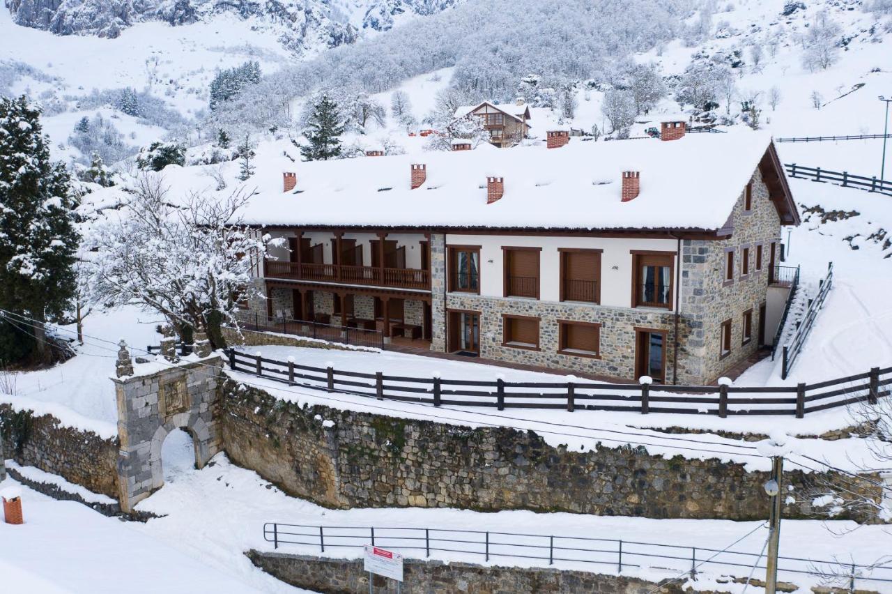 Apartamentos Los Picos De Europa Colio 外观 照片